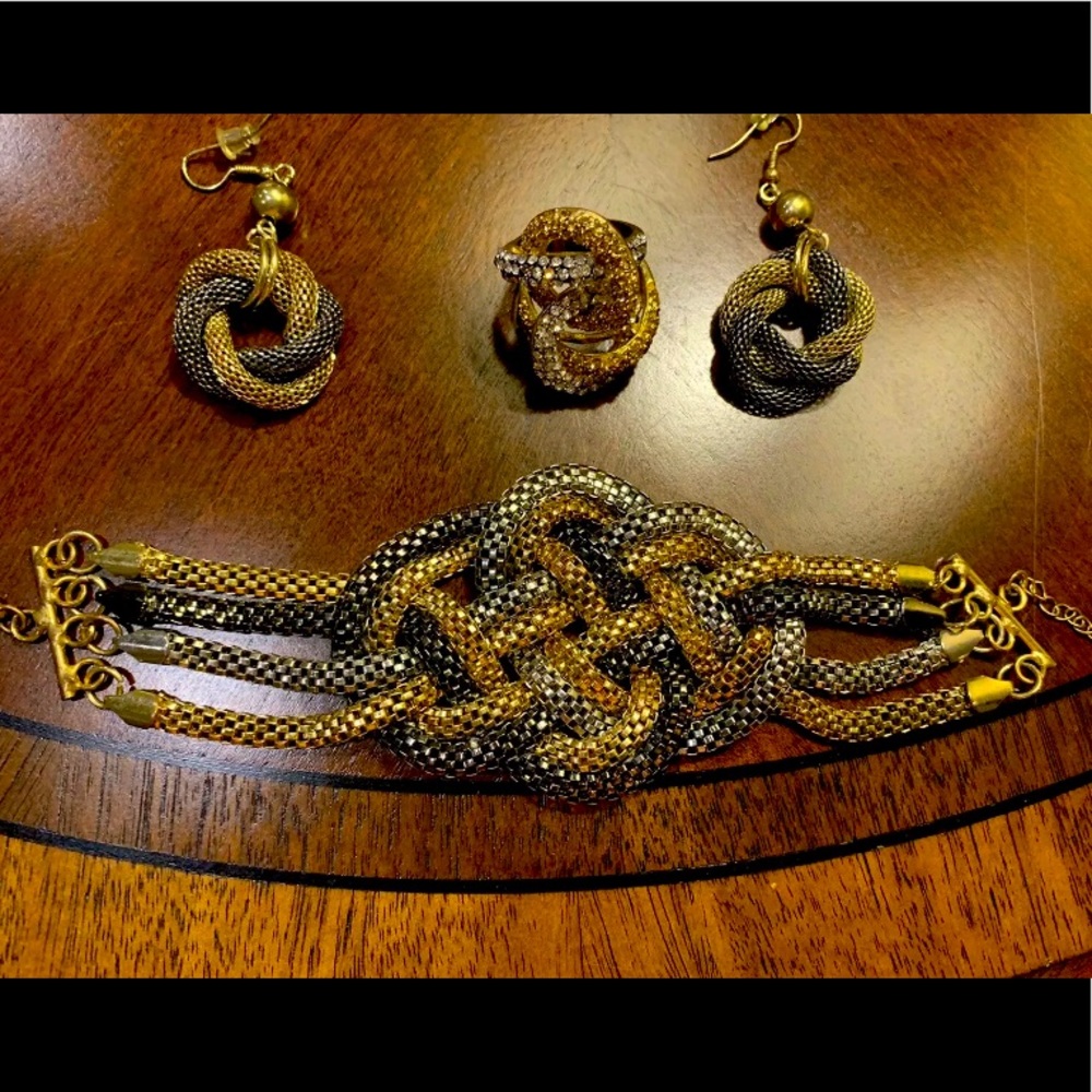 Cache Jewelry Set Bracelet, Earrings, Ring Size 7 NWOT